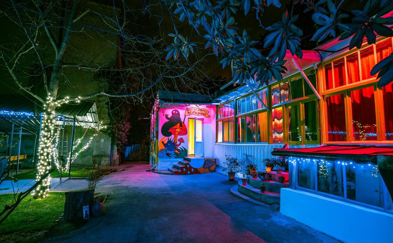 Zgarbi Hostel Tbilisi Ngoại thất bức ảnh